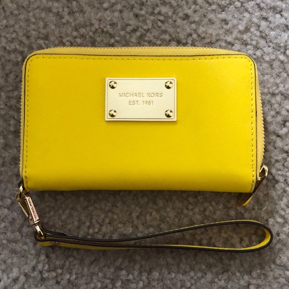 Michael Kors Handbags - Michael kors wallet